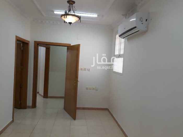 1669467 شقة للايجار فى المونسية الدور الثالث مع السطح مدخلين مكونه من مجلس ومقلط وغرفتين نوم وصاله ومطبخ راكب ومكيفات راكبه اسبلت مجددة عداد مشترك يوجد ساعة ممتازة جدا للتواصل مع ابو عمر