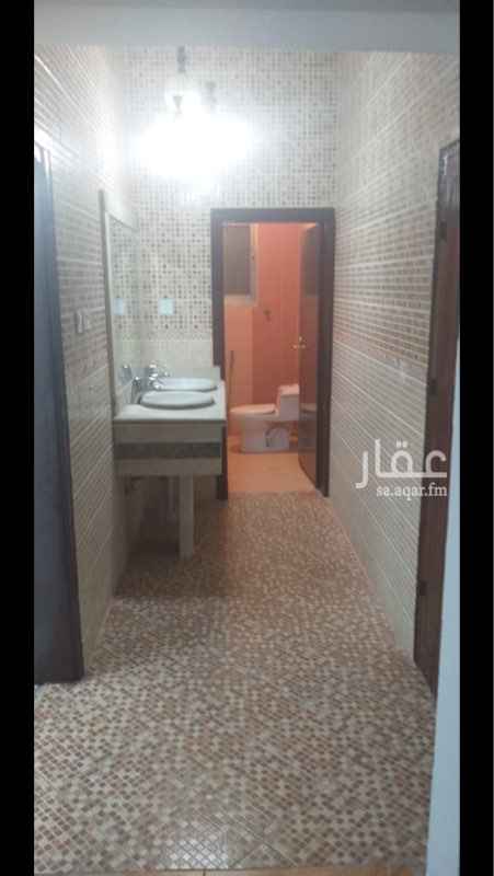 1401732 دور للإجار ارضي في حي الربوة عبارة عن 4غرف وصالة و2 حمام وحوش.
33 ألف دفعتين
30ألف دفعة