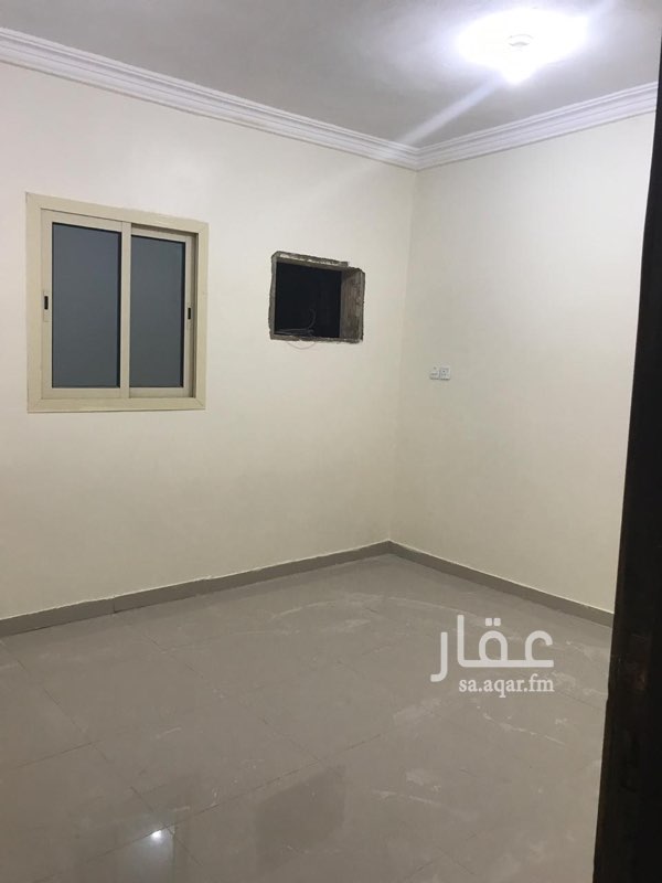 1762022 الشقه تتكون من
مجلس
صاله دورتين مياه
غرفتين نوم داخليه
مطبخ
مدخلين
الإيجار شهري