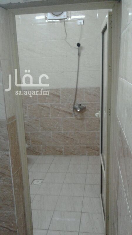 1275655 غرفتين ومطبخ ودورتين مياه وحوش قسمين رجال ونساء وإعداد مستقل وركنيه واجهه شماليه