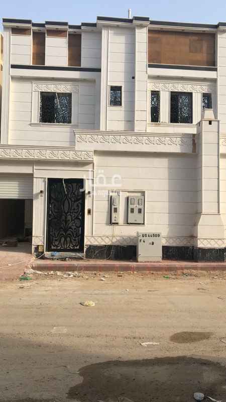 1574809 دور ارضي درج داخلي
تحت مدخل سياره و مشب ومجلس ومقلط ومطبخ ومستودع وغرفة كبار سن و صالتين و دورتين مياه
فوق ثلاث غرف ودورتين مياه وحده منهم ماستر
السطح غرفة شغاله و دورة مياه
ديكورات وجبسيات فالسقف
فوق باركيه كامل
الايجار 40000