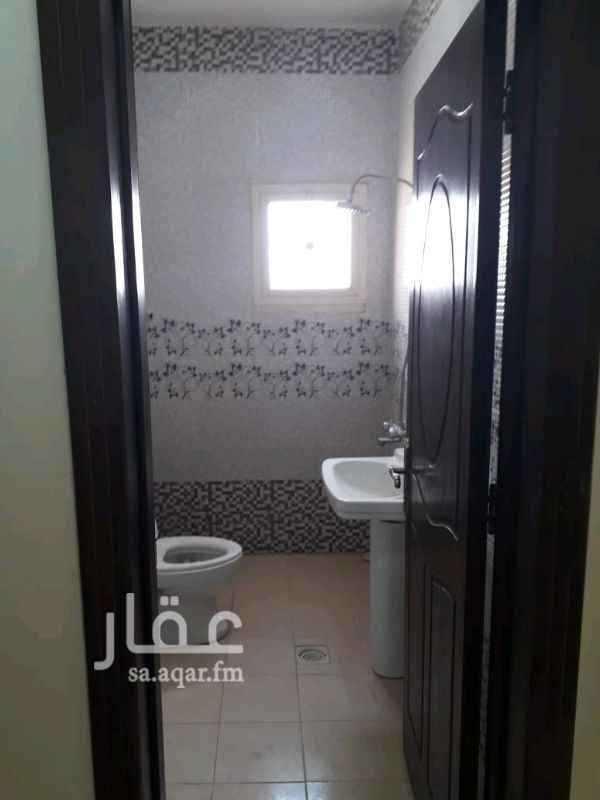 1378705 بيع فيلا دور وأربع شقق حي القادسية الفيلا موجر ه بالكامل ١٣٠٠٠٠٠ ثلاث شقق ثلاث غرف وصاله وحمامين ومطبخ شقه غرفتين وصاله وحمامين ومطبخ
