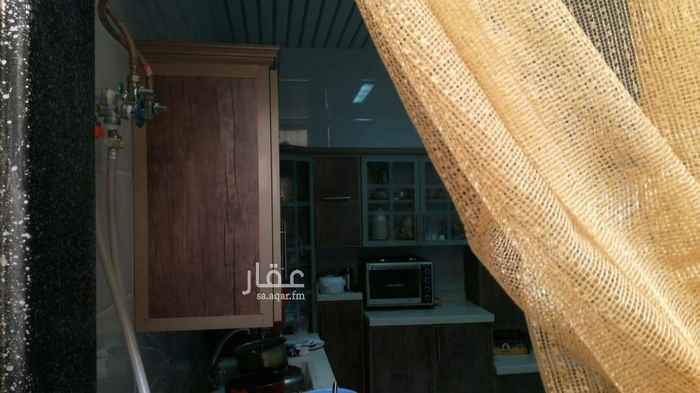 1569940 فلاء للإيجار حى الرمال الواحه المكونات مدخل سياره مشب مجلس مقلط صاله غرفة كبار سن ومطبخ راكب و٣ غرف نوم وملحق فى السطح للخدامه