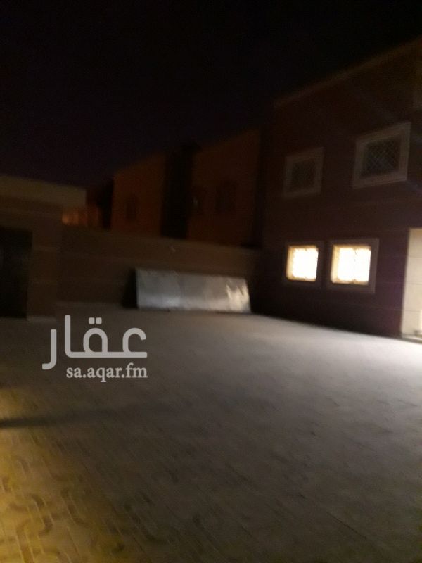 1323464 للايجار فله درج صاله وشقتين مساحه ٩٠٠م
مجلس ومقلط وصاله ومطبخ وغرفتين ٣حمام وفوق ٥ غرف ٣حمام والسطح غرفتين حمامين وسطح الموقع لبن شارع الطايف مخرج ٣٤ خلف مطعم اوجار ومطبخ راكب سعر الفيلا ٦٥ الف ريال سعر الشقق ٣٥الف كل شقه