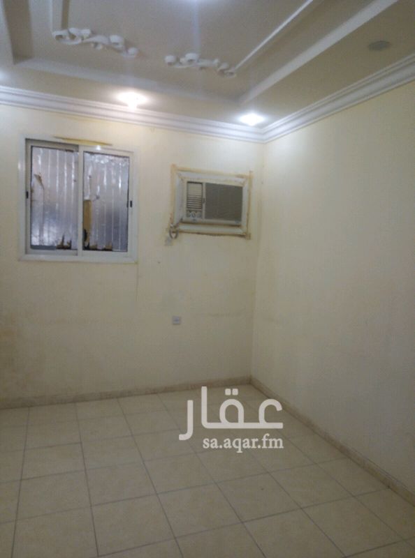 1298218 ثلاث غرف بدون صاله حمام مطبخ راكبه مكيفات راكبه في عماره دور علوي