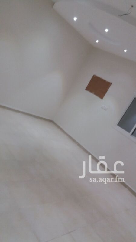 1351174 شقه نظيفه بالحمدانيه حي الصالحيه تتكون من 5غرف وصاله ومطبخ وغرفة غسيل و3دوراة مياه الدور الاول يوجد مصعد بالعماره السعر 24الف شامل المويه