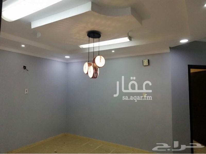 1549324 عدد 3 غرف وصاله واحد. ومطبخ و ٢ دورة مياة مدخل للرجال ومدخل لنساء كذالك سطح خاص لشقه