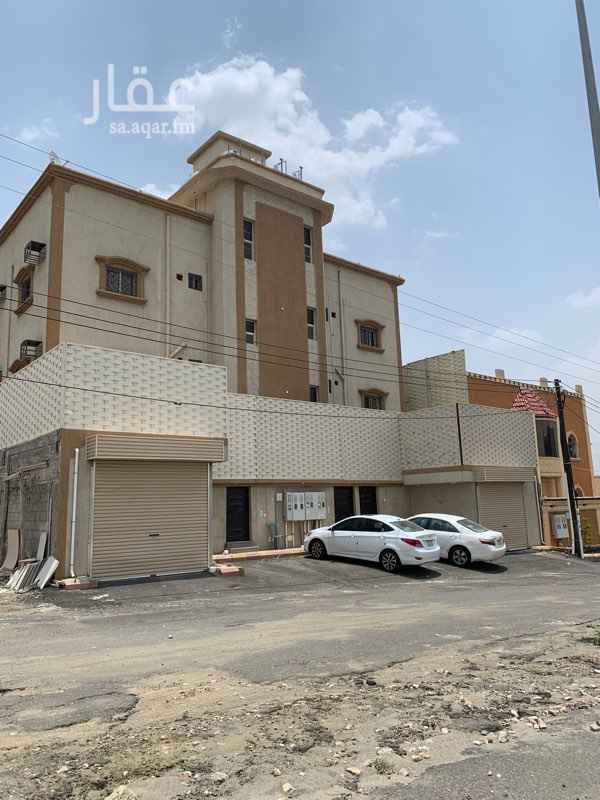 1688967 يوجد شقة للايجار عمرها ما بين سنه ونص الى سنتين و يوجد بها مصعد
الكهرباء مستقله
وخزان ماء مستقله
وسطح مستقل