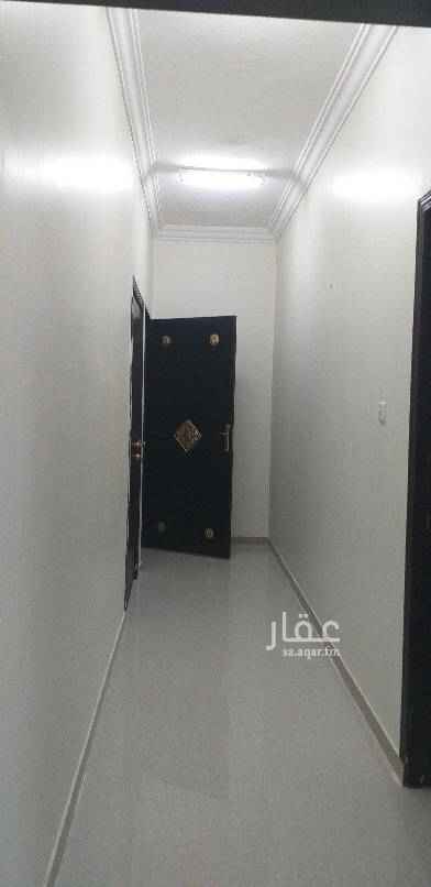 1504655 شقه للإيجار حي الرمال التعمير سنوي ١٧٠٠٠الف ريال تتكون من اربع غرف وصاله ومدخلين نساء ورجال ودورتين مياه مع السطح مستخدم مده ٦اشهر فقط .