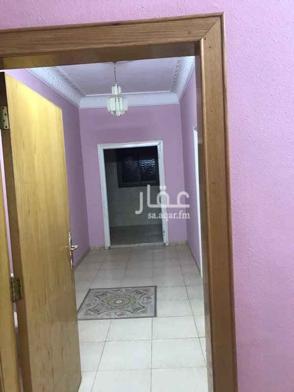 1511788 شقه (( عوائل)) (( عوائل )) لسه مشطبه غرفتين واسعه جدا ومطبخ + مستودع ودوره مياه الكهرباء مكيفين شباك راكبه مشترك مع ٣شقق والمويه برضو ٤ شقق مشترك الاجار ١٥ على دفعتين شهري اقل من ١٥٠٠ شهري بدون فواتير لاحد يتصل