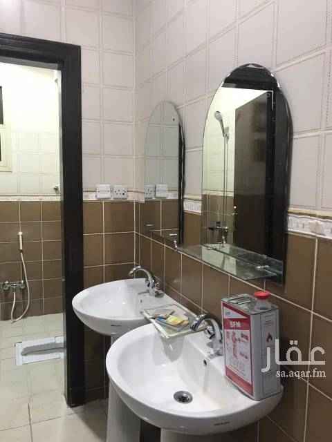 1750694 شقه كبيره وقسم خاص للرجال والنساء كل وحد مدخل مكونه من صاله وغرفتين ومطبخ ومقلط ومجلس ودورتين حمام مطله على الشارع وتدخله الشمس من كل الجهات