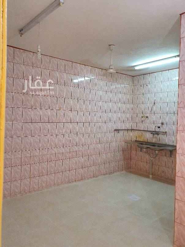 1559574 شقه دور ثاني لليجار في حي الكويتيين مقابل المسجد
غرفتين وصاله ومطبخ مدخلين