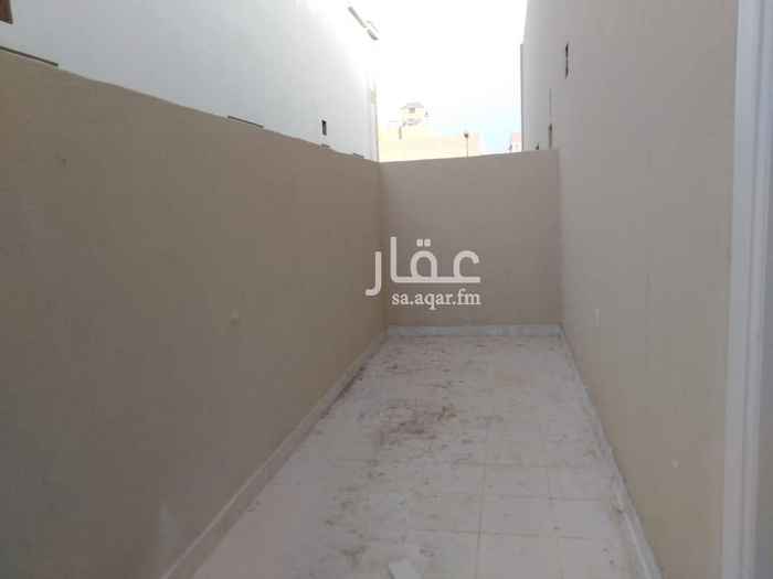 1698614 فله للبيع مساحه 330 دورين واملحق درج داخلي ادور الارضي مجالس استقبال ومطبخ واحمامين ادور الأول اربع غرف نوم 3 حمامات صاله مطبخ دور ملحق غرفة نوم مكان للغسيل حمام صاله سطحين السعر مليون 300الف قابل للتفاوض مفصوله في الحمدانيه الماجد عليه ضمانه بناء سباكه كهرباء