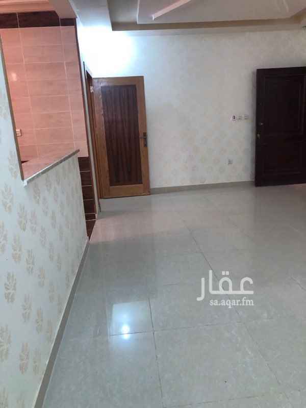 1698001 شقه مؤثثة مكيفات اسبلت مدخلين جديدة
مجلس وصالة طعام وصالة جلوس ومطبخ امريكي وثلاث غرف نوم وغرفة خادمة وخزان مستقل وعداد كهرباء مستقل
