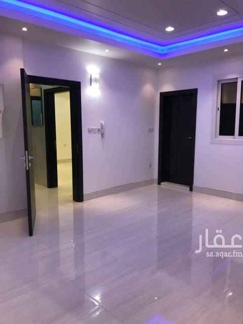 1700362 شقه في فله جديده بناء شخصي في حي النرجس
تتكون من:: غرفه نوم
ومجلس رجال بحمام
وصاله نساء بحمام
ومطبخ
وحوش للغسيل
المغاسل رخام
والحمامات عربي وافرنجي
السقف جبس بورد
مدخل مشترك
عداد كهرباء مستقل