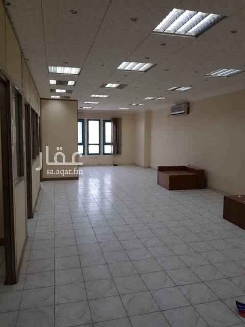 1509992 مكتب للايجار بطريق العروبة حي الورود تقاطع العليا العام نظام صالة مفتوحة مع ٣ غرف وحمام ومطبخ