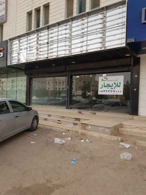 1510301 معرض للايجار بحي الورود طريق العروبه قريب للعليا العام مساحتة ١٢٥ م تقريبا فتحتين عليه ١٧٠ الف قايل للتفاوض