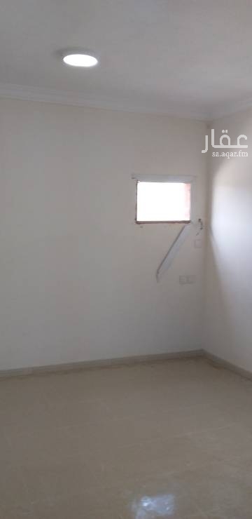 1753963 ملحق فيى فيلا بدون سطح مستخدم نظيف ٣غرف وصاله ٢حمام ومطبخ مدخلين عداد مستقل مياه مشتركه ممكن شهرى ١٣٠٠ ريال