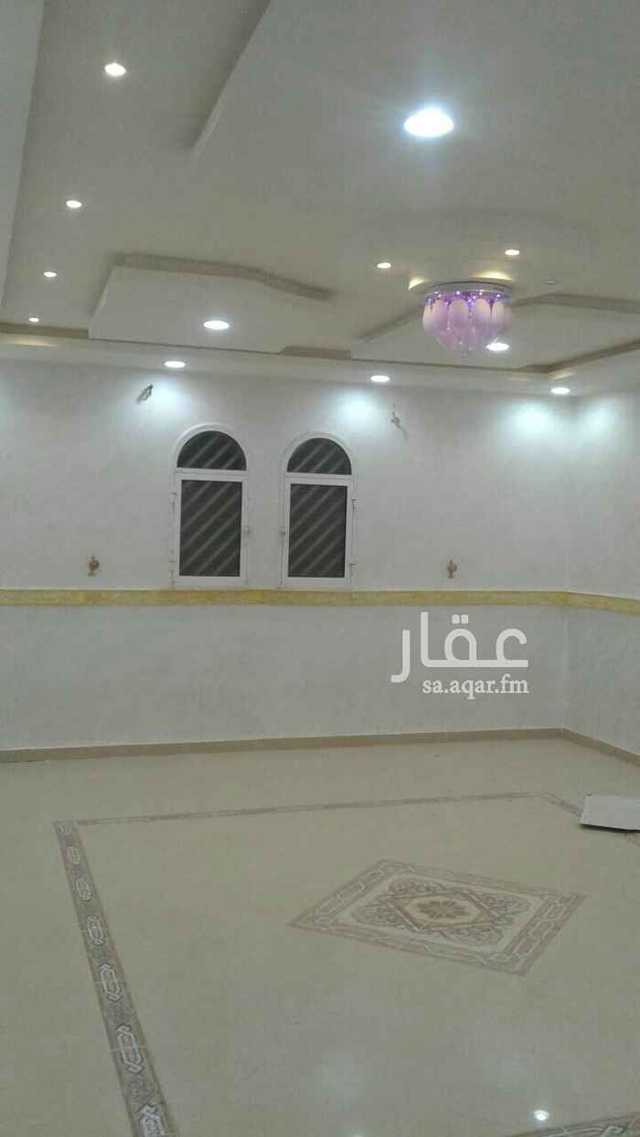 1633023 دور علوي للإيجار حي العريجاء الغربي مخرج 31
مكون من :
مجلس ومقلط وحمام ومغاسل رجال
صالة و 3 غرف وحمام ومطبخ ومستودع
عداد كهرباء مستقل
السعر 22 ألف ريال
السطح فيه شقة مستأجره