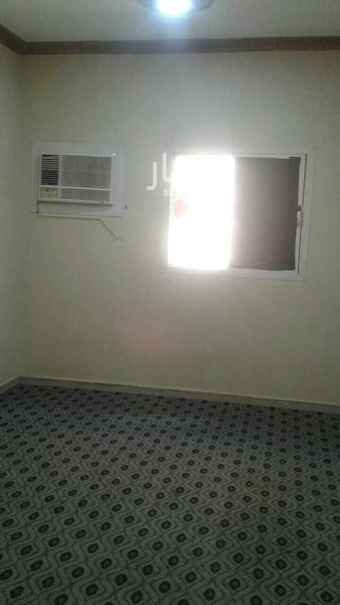 1639380 شقق عزاب للإيجار الشهري
=======================
# غرفتين و صالة و حمام ومطبخ راكب & مكيفات راكبة
فواتير الكهرباء والماء علي المالك
الموقع حي العريجاء الغربي مخرج 31
السعر 1500 ريال بالشهر
=======================
## غرفتين بدون صالة مع حمام ومطبخ
المكيفات سبلت راكبة
فواتير الكهرباء والماء علي المالك
الموقع حي العريجاء الغربي مخرج 31
السعر 1300 ريال بالشهر
=======================
### غرفة وصالة وحمام ومطبخ
المكيفات راكبة & كهرباء وماء علي المالك
الموقع مخرج 31
السعر 1300 ريال بالشهر