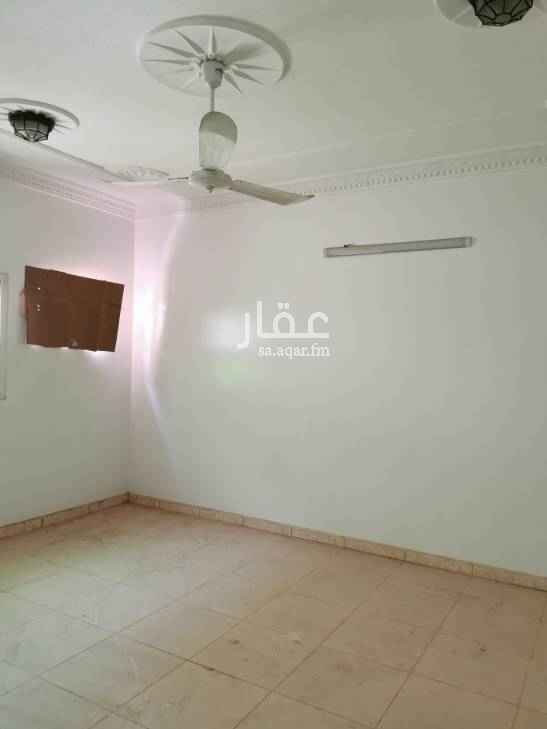 1701117 عائلة صغيرة فقط
عداد مشترك ٣غرف وصالة ودورتين مياة الدور الثاني
الشقة شرحة ومجددة بويتاها والسباكة والكرباء.
التواصل واتساب