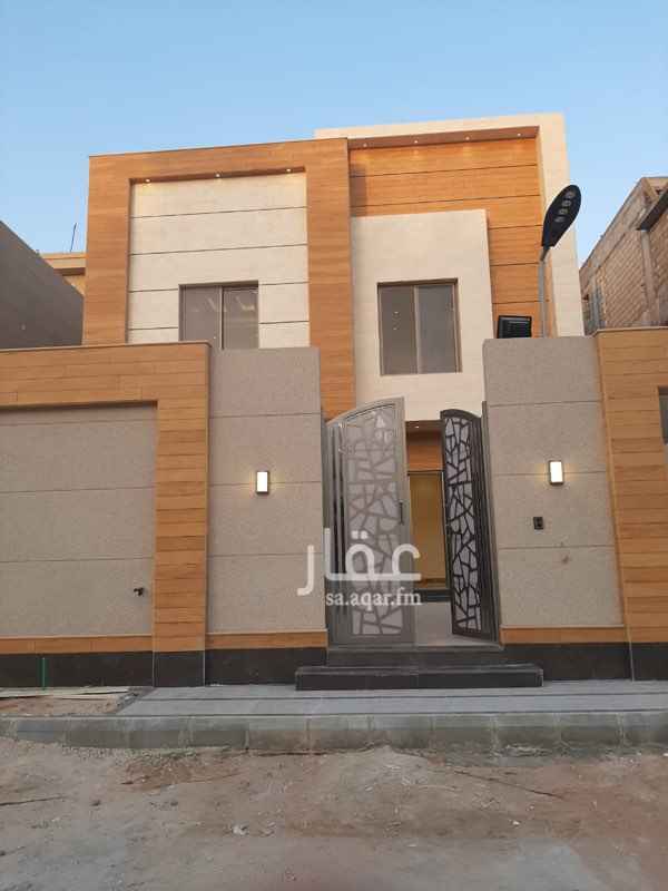 1762476 للبيع فيلا بحى رياض الخزامى المساحة٥٠٢ متر
شارع ٢٥ غربى
الموصفات
الدور الأرضى مدخل سيارة غرفة سائق ملحق خارجى مجلس رجال ومقلط وصالة ومطبخ ومسبح
الدور الأول 5غرف نوم
الدور العلوى غرفة خادمة وغرفة غسيل وصالة رياضة
مميزات الفيلا تكييف مركزى مسبح مصعد
السوم ٣ مليون و٢٠٠ ألف