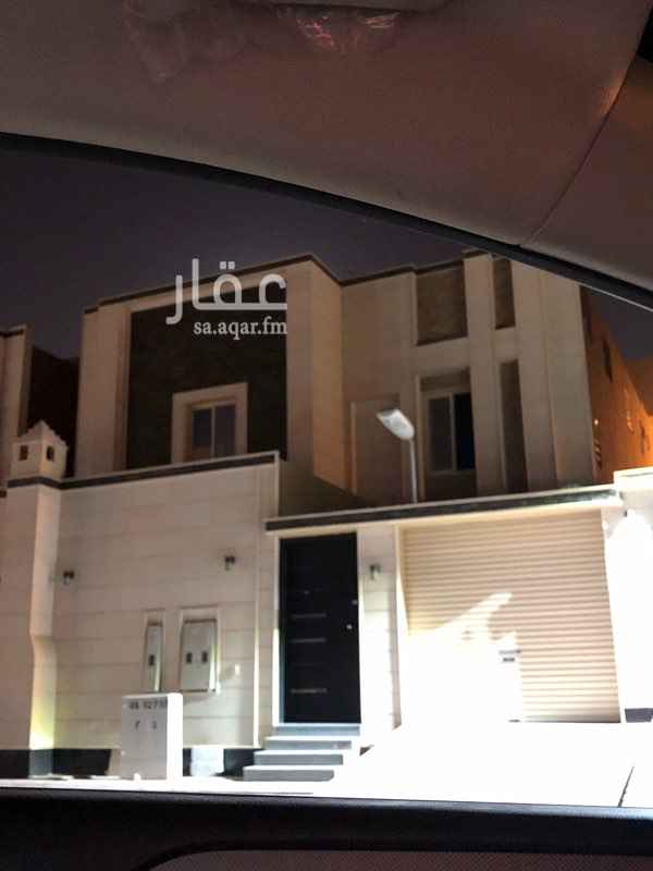 1589054 فيلا مساحه 357 ف موقع مميز لبن الشرقي ( الاحمديه ب )
درج داخلي وشقتين حصري والبيع عاجل يوجد ضمانات
السوم مليون و 200 البيع قريب