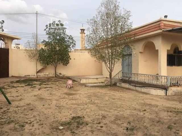 1504342 الموقع رحاب
استراحة ويمكن تحويلها سكن
المساحة 1050 متر مربع على شارعين
بصك شرعي
مؤثثة بالكامل
واجهة شرقية وشمالية
قسم رجال بيت شعر 8*12 وامام دكة 12* 6 مرتفعة عن الارض متر ونص
ومؤثث اثاث فاخر ومشب حجر اردني
دورتين مياه وغرفة حارس
حفرة مندي وبئر ارتواز يوجد بها ماء
قسم النساء دور مسلح يمكن زيادة البناء دورين وملحق :
مجلس 7*8 ودرة مياه
غرفتين نوم ومطبخ ودورتين مياه
واللعاب اطفال
مجهزهة بشبكة مياه ارضية لسقيا الانجيلة
الاستراحة خاصة لم تؤجر للاستخدام الشخصي