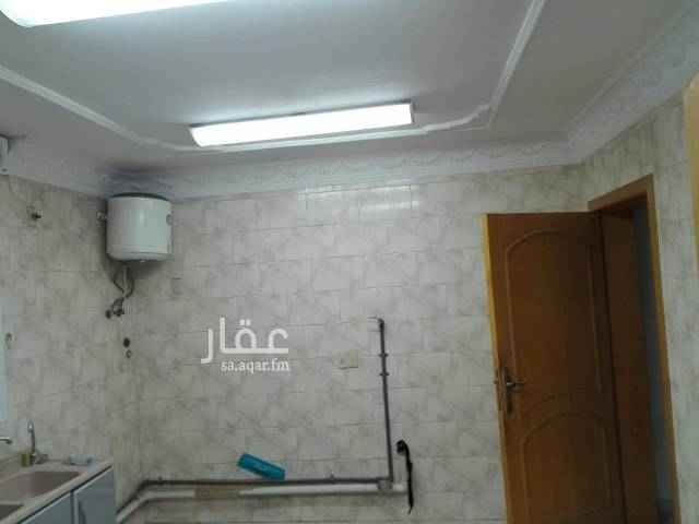 1399989 شقة عوائل نظيفة
تتكون من : ثلاثة غرف نوم + صالة + مجلس + مقلط
٣دورات مياه / المطبخ غير راكب
الشقة في الدور الثالث