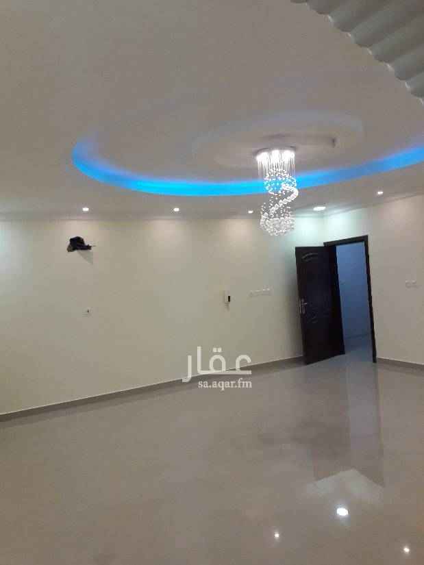 1662006 شقة عوائل نظيفة خمس غرف
تتكون من : ثلاثة غرف نوم + صالة + مجلس + مقلط
مطبخ + مستودع
الشقة في الدور الاول
طريقة الدفع : كل ستة اشهر