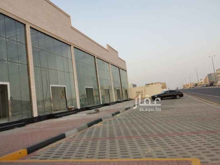 1728095 توجد أكثر من ٦ فتحات للمحلات التجارية بالاضافه الى ٣ شقق اضافيه في الاعلى يمكن استخدامها كمرافق او لسكن الموظفين او غيره ويوجد في كل محل مكتب ادارة ومطبخ ودورة مياه
مساحة المحل التجاري الواحد هو ١٢٨ متر والارتفاع ٦ متر
يتواجد العقار بالقرب من الإسكان العام وإسكان الخالدية
ملاحظة: السعر شامل المحل التجاري الواحد ولإستئجار العقار كامل يرجى التواصل