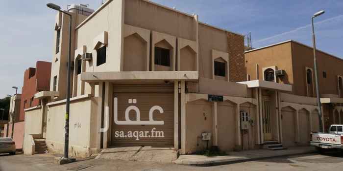 1648765 بيت للبيع واجهة شرق على شارع 15 وجنوب على شارع 10 المساحة 336 م يتكون من دورين كل دور مفصول عن الثاني الدور الي فوق خمس غرف مع السطح والي تحت اربع غرف مع جلسه خارجية وحوش ومدخل سيارة يتسع لسيارتين وحوش داير على البيت كامل .. قريب من جميع الخدمات موقع مميز والله يرزق الجميع .لتواصل على الواتساب 0533412276