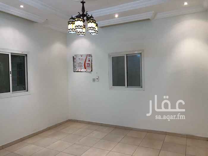 1581560 شقة من ثلاث غرف وصالة
٣ حمامات
غرفة خادمة
غرفة غسيل
السعر شامل الصرف الصحي