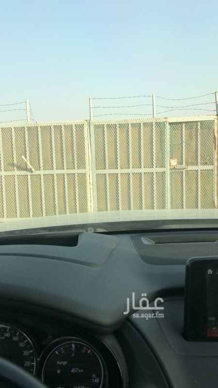 1206225 مزرعه موقعها ممتاز جداً عبارة عن نخيل واكثر من حوش مظلل وغرف ومكان سكن مع مجالس ودورات مياة ومطابخ وغرف للعمال