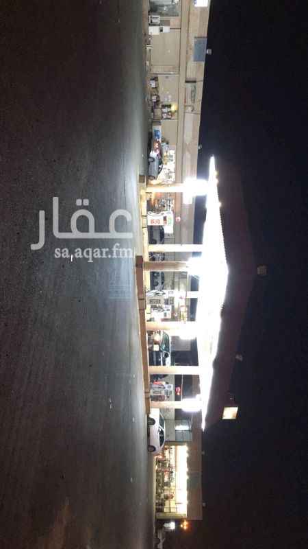 1208630 مجمع تجاري 14محل ومحطه ومغسله سيارات وبنشر وكفي شب وصراف الي مستاجر من الاوقاف ب 40الف سنويا متبقي في العقد 7 سنوات مؤجر حاليا ب204الف وباقي مساحه متبقيه غير مستخدمه ضمن العقد (العقد للتقبيل للمده المتبقيه)