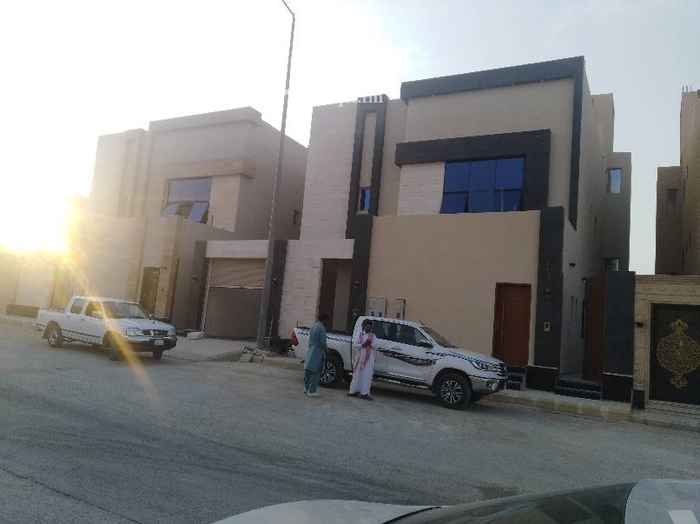 1727663 فله للبيع بحي الملقا جديده درج بالصاله مع شقتين
تحت مجلس رجال ومقلط وصاله ومجلس نساء وملحق خارجي ومطبخ وغرفه سائق وغرفه كبار السن ومطبخ.
مؤسس مصعد
الدور الأول :
4 غرف نوم وصاله
السطح :
غرفه خادمه وغسيل.
الشقق :
شقتين كل شقه 3 غرف نوم وصاله