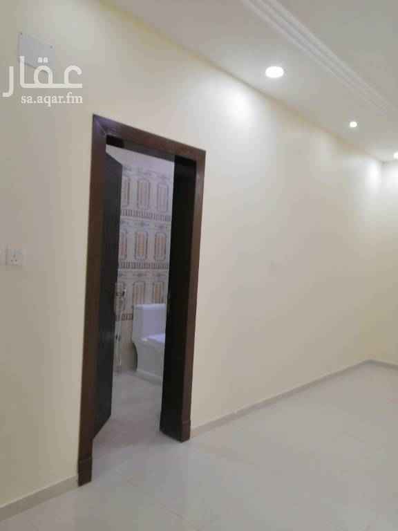1510456 شقةبالفلاح في فيلا بمساحه كبيره مع مدخل خاص دور اول
مكونه من ٥ غرف وصاله و٣ حمام ومطبخ وبلكونه ومدخلين
السعر ٢٣ الف دفعات