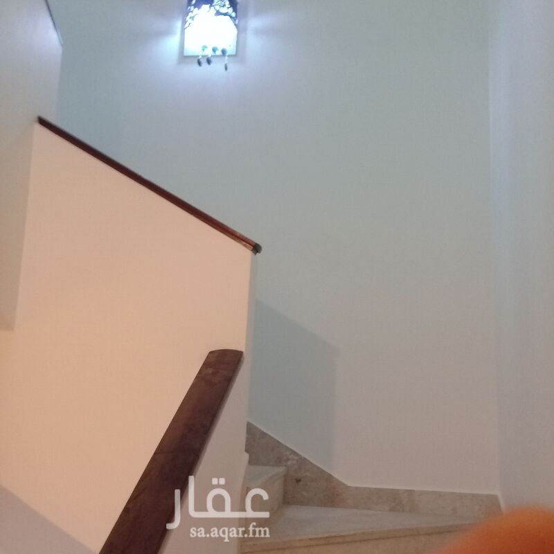 1536442 فيلا درج صاله في مجمع الارجان مكونه,من مجلس وصاله ومطبخ وحمامين تحت وغرفه سايق ودخل سيارة وحوش الدور الثاني 3 غرف نوم و2 حمام والسطح به غرفه شغاله وغرفه غسيل وسطح مجمع الارجان في حي قرطبه
