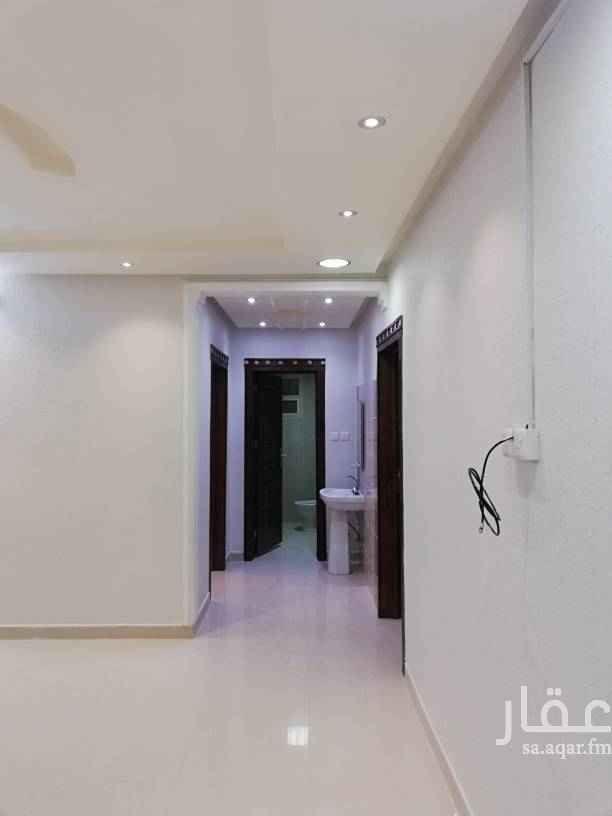 1468113 شقه للايجار 3غرف وصاله وسيعه قريبه من الخدمات شارع 20 شرقي قريبه من مسجد الرمال