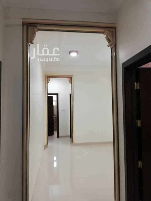 1553880 شقه للايجار 3غرف وصاله وسيعه قريبه من الخدمات شارع 20 جنوب بالرمال الذهبي وسيعه مره