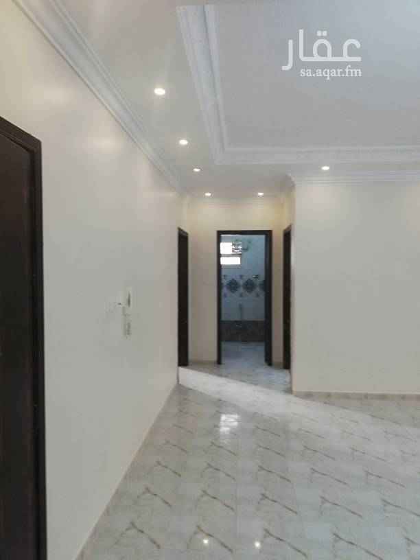 1584847 شقة للايجار ثلاث غرف وصاله وسيعه قريبه من الخدمات والمدارس بالرمال الذهبي الدور الثالث بدون سطح كهرباء مستقله