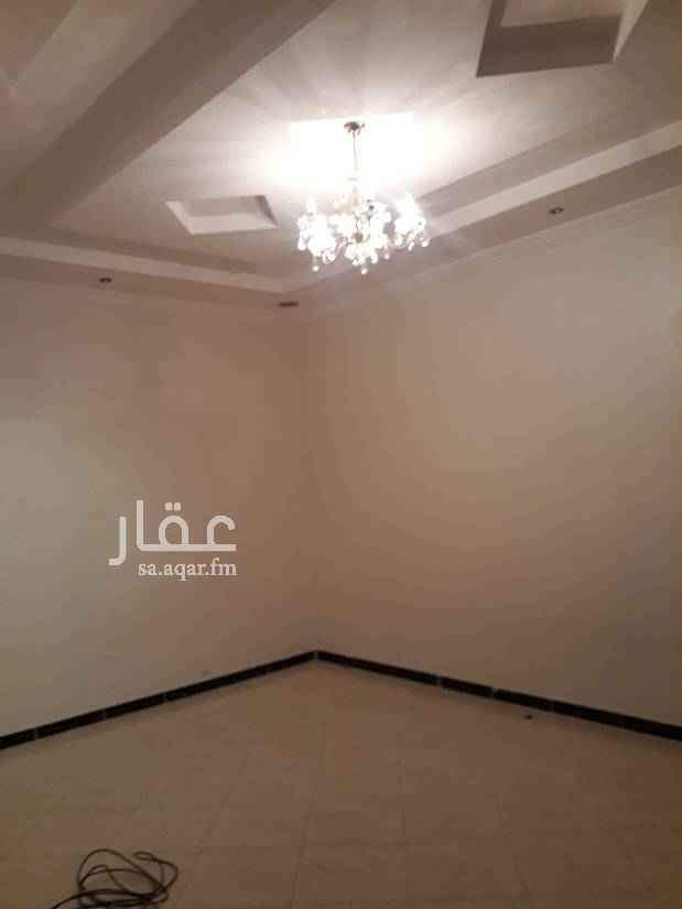 1711458 فله للإيجار اربع غرف نوم وصاله ومجلس مقلط و غرفه شغاله مطبخ راكب ومكيفات راكبه قريبه من كل الخدمات