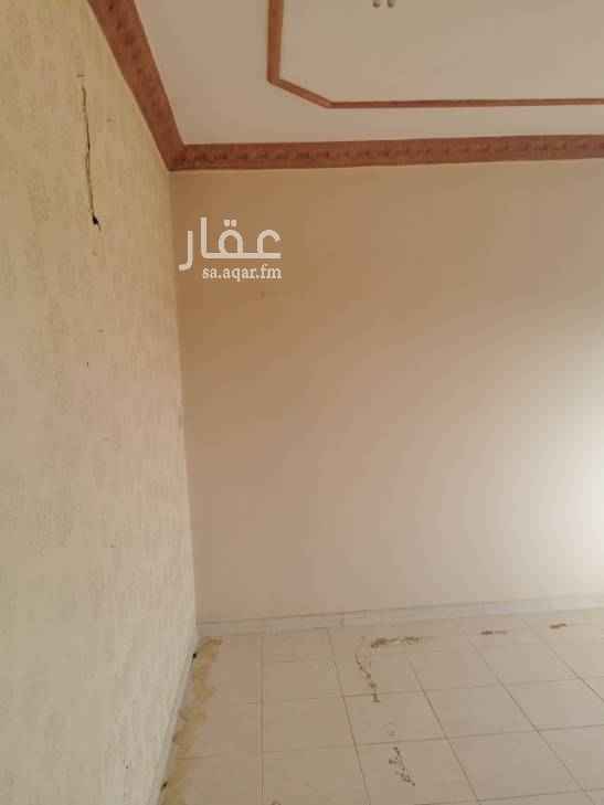 1649707 دور ثالث مع السطح العداد مشترك ثلاث غرف وصاله كبيره جدا الايجار15000غير قابل لشهري