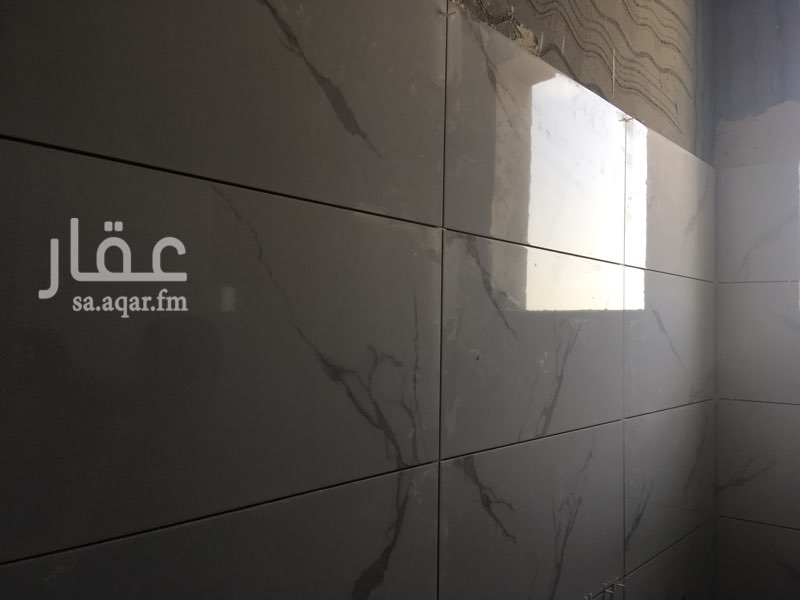 1543642 1- للإيجار شقة تتكون من 4 غرف وصالة ومطبخ وحمامين ومدخل رجال ومدخل نساء وكهرباء مستقل
2- والشقة الأخرى تتكون من 4 غرف وصالة ومطبخ وحمامين ومدخل رجال ومدخل نساء وسطح خاص وكهرباء مستقل
- تفتح على مسجد مباشرة والمربع اللي فيه هادي جداً - (تقاطع الملك عبدالعزيز مع شارع القوات )
- الان بمراحل التشطيب خلال شهر ونص وتكون جاهزة للإيجار بإذن الله
## التواصل خلال تطبيق عقار
# يمنع الاتصال
# يمنع الواتساب
# عرسان فقط