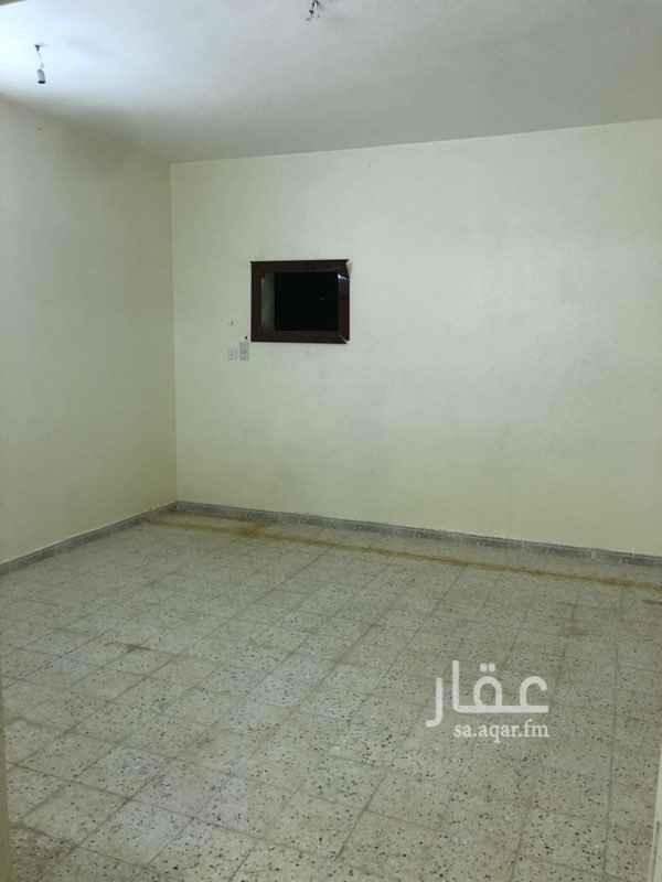 1681603 شقه الدور الثالث يوجد مصعد مكونه من اربعه غرف وصاله ومطبخ وحمامين