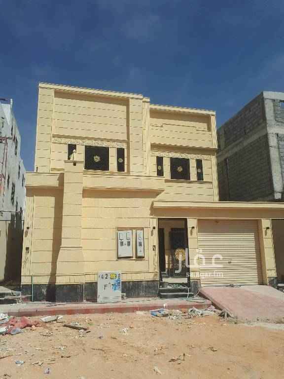 1751267 بسم الله الرحمن الرحيم
للبيع فيلا بمخطط التعمير درج داخلي وشقتين
347 م شارع 30 جنوبي ملحق ومجلس ومقلط وصاله ومطبخ وغرفة نوم ومصعد
الدور العلوي 4 غرف نوم منهم ماستر كبير
السطح غرفه للخادمه
الشقق 3 غرف وصاله ومطبخ ودورات مياه
الفيلا شغل عالي الجوده وواجهات ممتازه جدا