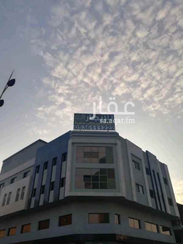 1247090 التفاصيل:
مكاتب فاخره مقسمه من غرفتين + صاله + مطبخ + دورتين مياه.
المساحات:
تتوفر من 38متر حتى 96متر.
المميزات:
توجد مكاتب مطله على شارع الامير فيصل + تكيف سبيلت من نوع قري + مصعد من نوع ميستوبيشي + كميرات مراقبه + نظام إنذار حريق.