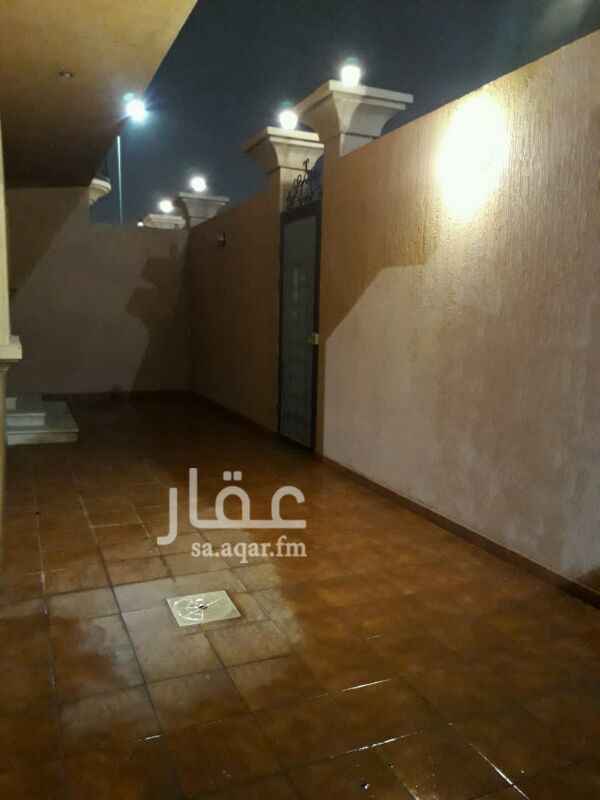 1466136 شقة ارضية بحي المريكبات
مكونة من :
3 غرف نوم وحده منهم ماستر
وصاله ومقلط ومجلس
ومطبخ و3 دورات مياه
حوش ومدخل سيارة
