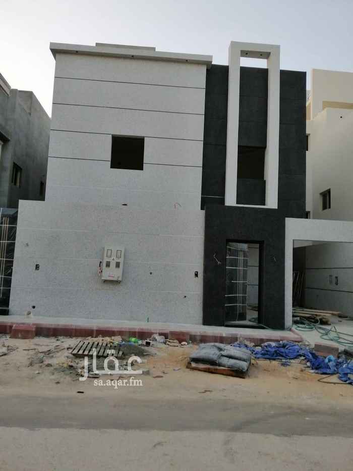 1684125 للبيع فيلا درج صالة مع شقتين في حي بدر ب القيروان المساحه 312 شارع ١٥ جنوبي مدخل سياره ملحق خارجي ومجلس ومقلط الدور الأول ٣غرف وصاله ومطبخ الشقه غرفتين نوم وصاله ومطبخ وصاله السطح غرف النوم وعرف غسيل السعر مليون 500 الموقع غير دقيق والله الموفق السعي في ذمت المشتري