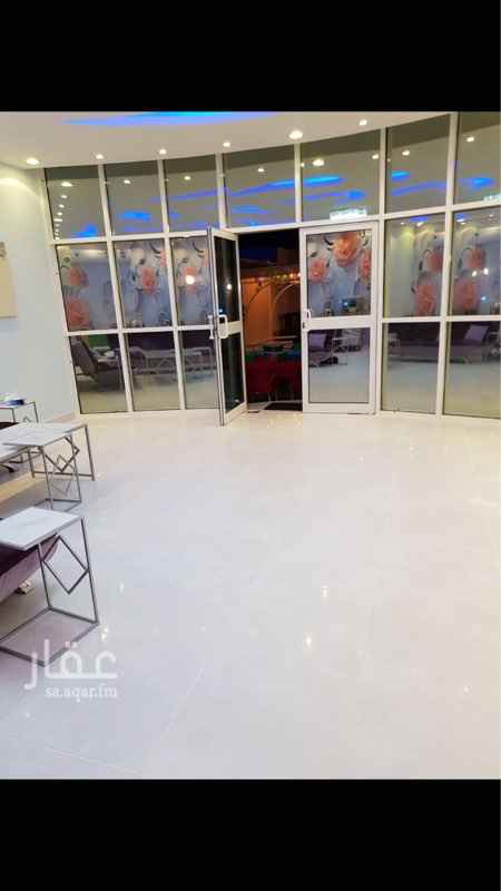 1644587 شاليه للبيع بتصميم حديث في حي الرمال في الشرق الشمالي في الرياض مساحته ٥٥٠ م
قسمين
الكببر : يتكون من غرفتين داخليتين ودورتين مياه ومطبخ ومسبح وصالة
وغرفة خارجية ودورة مياه ومساحة خضراء
القسم الصغير غرفة ودورة مياه ومطبخ وصالة ومساحة خضراء
للتواصل مكتب ريادة النرجس للعقارات
0534333714
0592557748